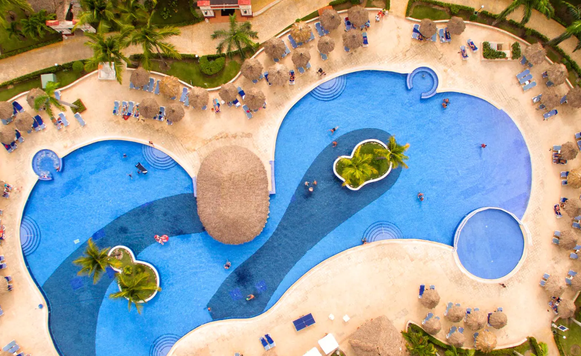 bahia-bavaro-pool-aerial