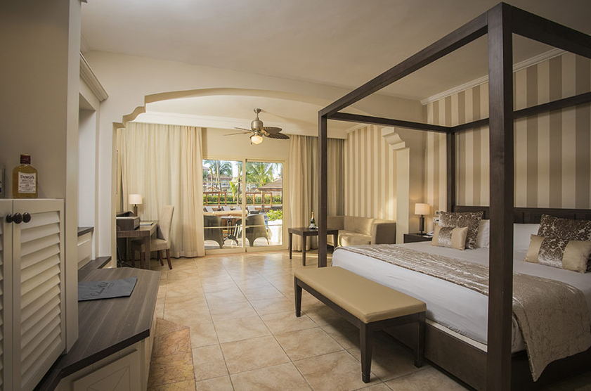 majestic-colonial-jr-suite-swim-up-club-2