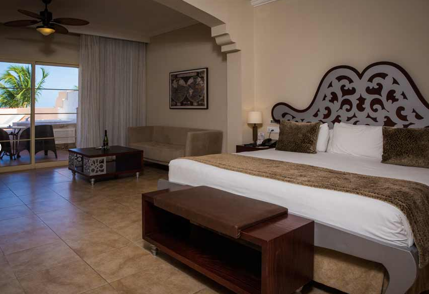 majestic-colonial-one-bedroom-outdoor-jacuzzi-oceanfront-club-2