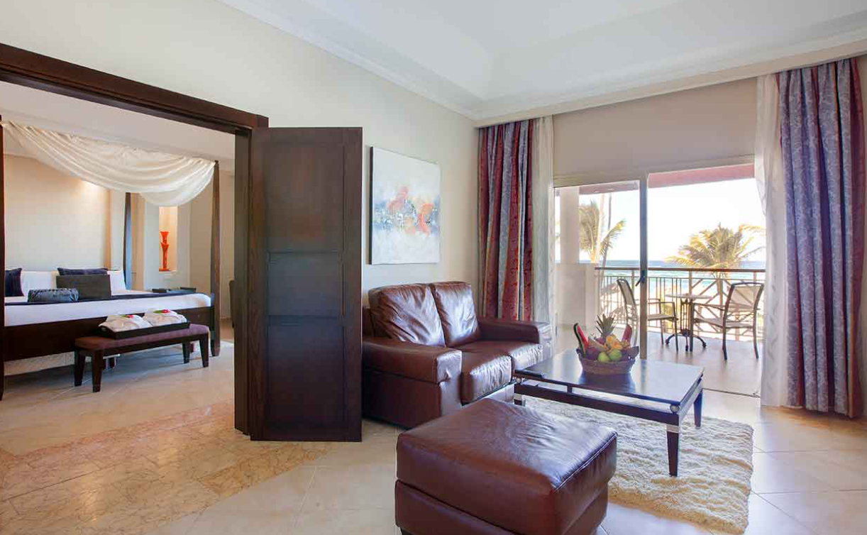 majestic-colonial-elegance-club-suite-oceanview-outdoor-jacuzzi-2