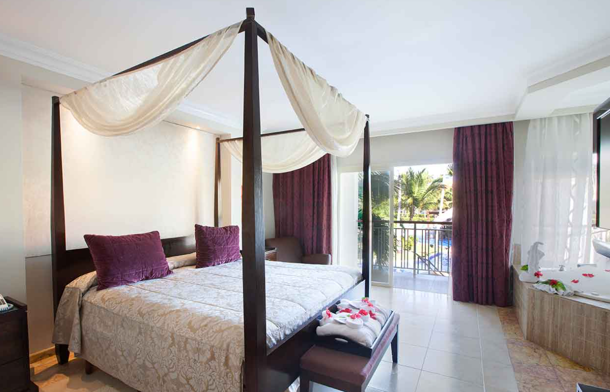 majestic-colonial-elegance-colonial-suite-jacuzzi-2