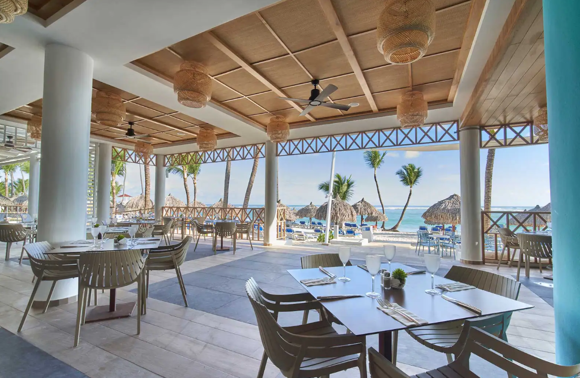 bahia-principe-fantasia-beach-dining