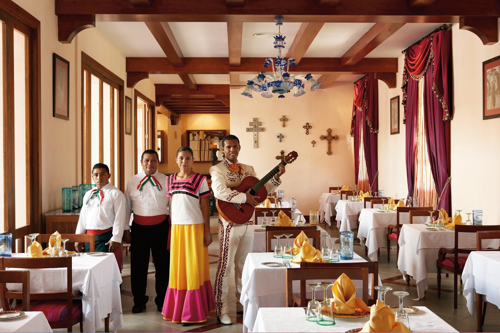 excellence-laya-mujeres-agave_restaurant_01_hr