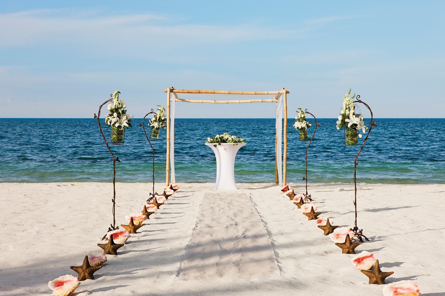 excellence-laya-mujeres-beach_wedding_gazebo_01_hr