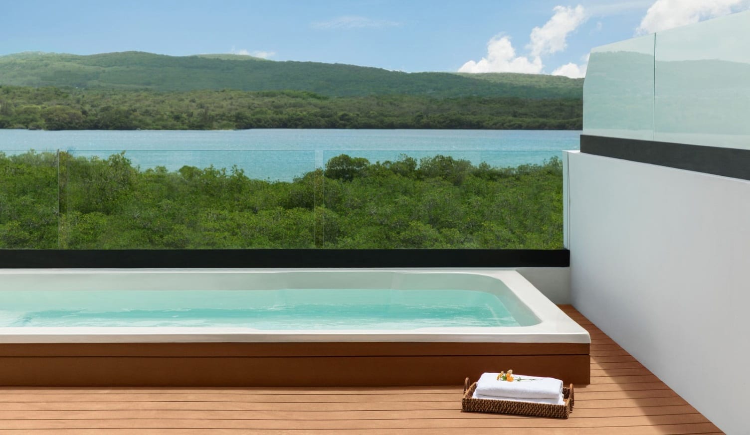 excellence-oyster-bay-_junior_suite_with_plunge_pool