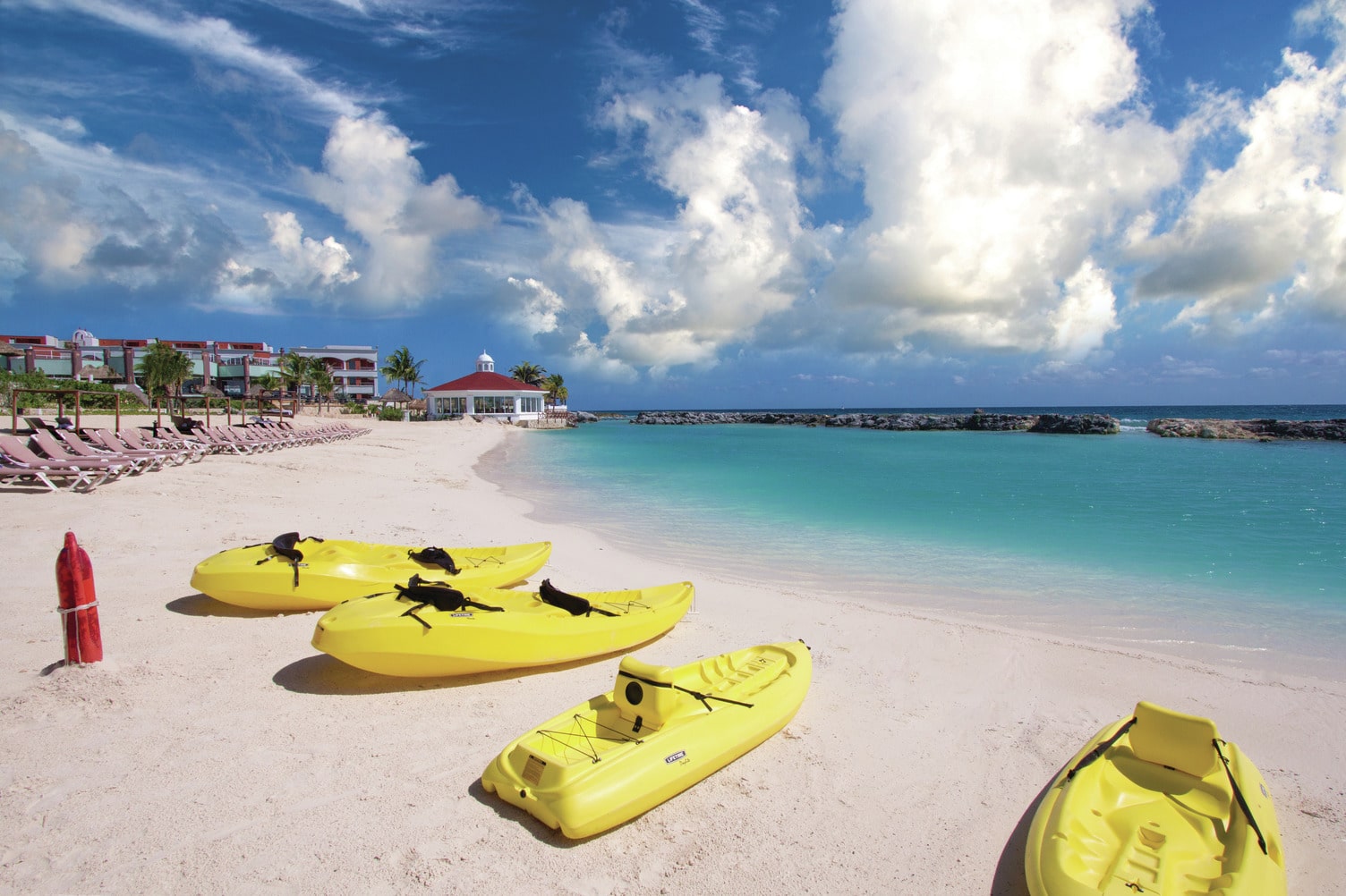 hard-rock-riviera-maya-heaven-beach-kayaks
