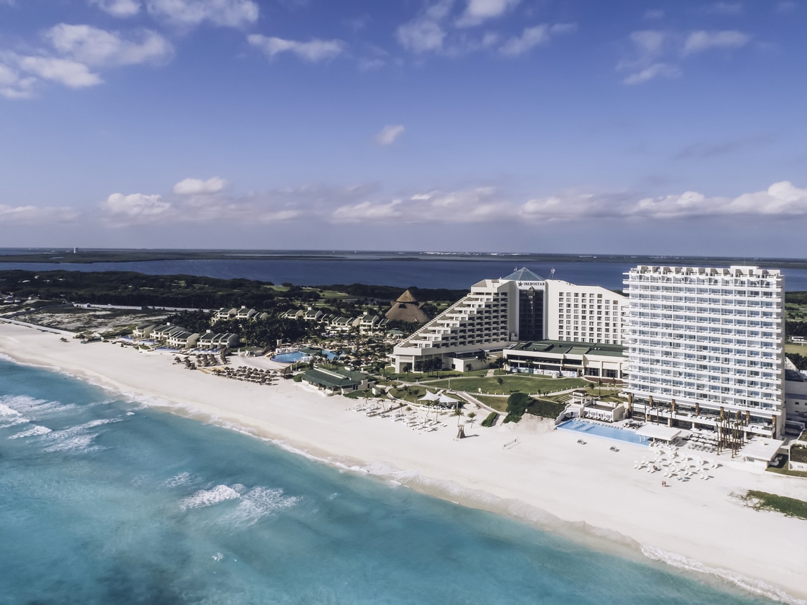 coral-level-iberostar-cancun-aerial-2