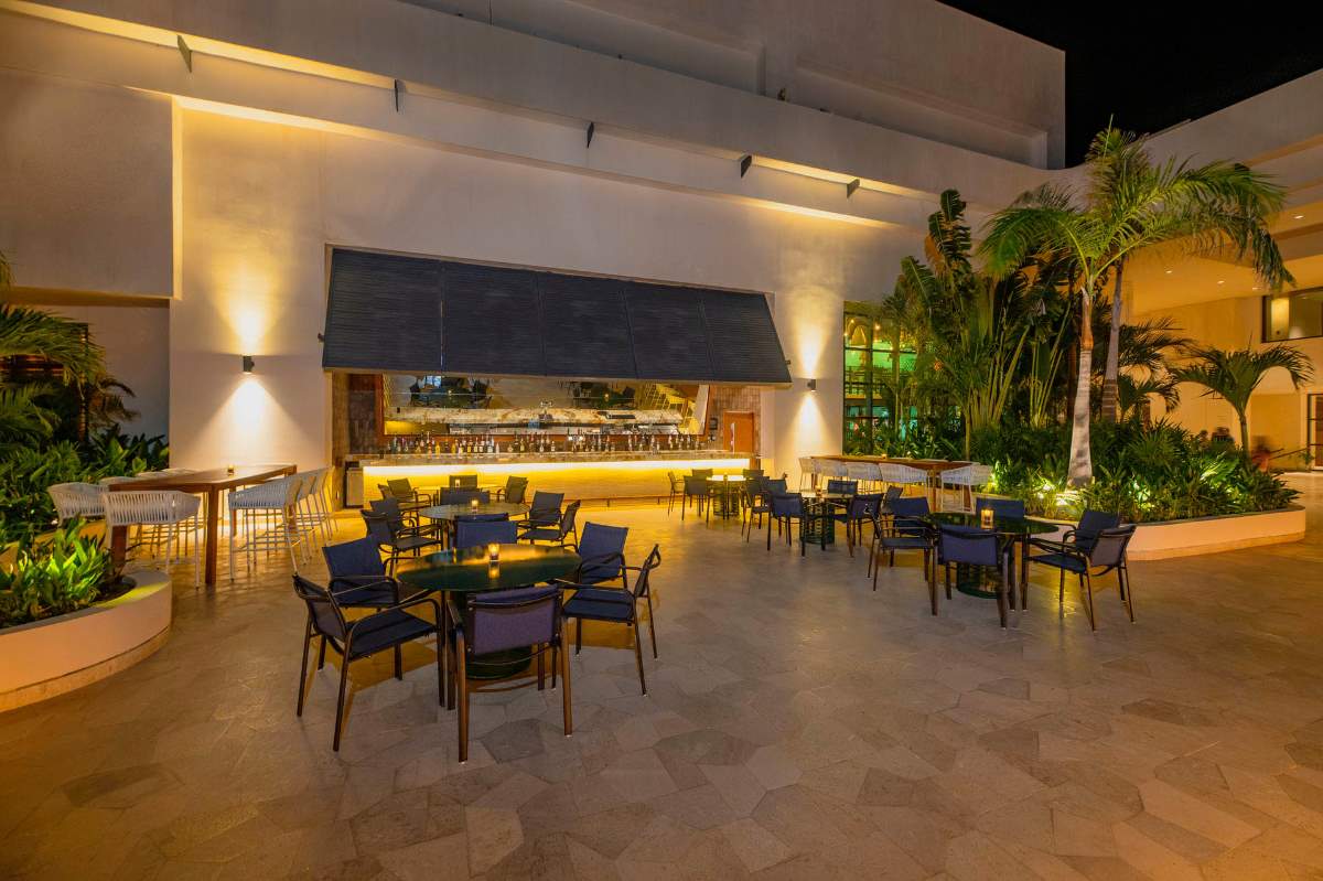 atelier-playa-mujeres-bar-de-calle