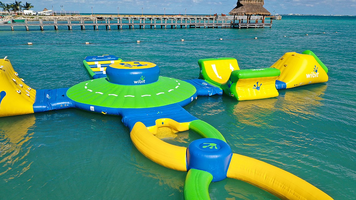 inflatable-aqua-park-villa-del-palmar-cancun-2