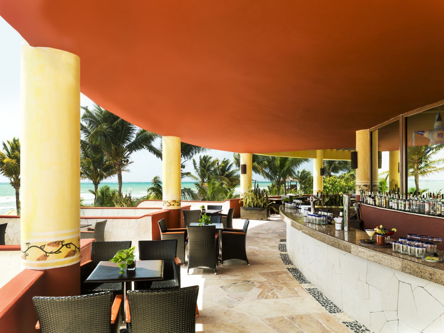 azul-beach-riviera-cancun-beach-bar