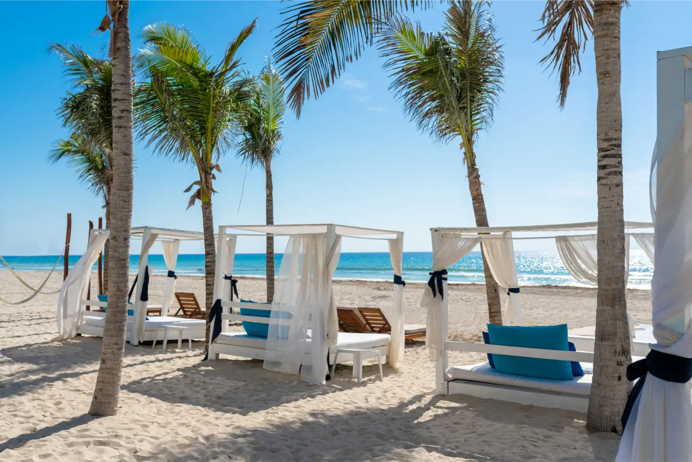 pyramid-grand-oais-beach-bed