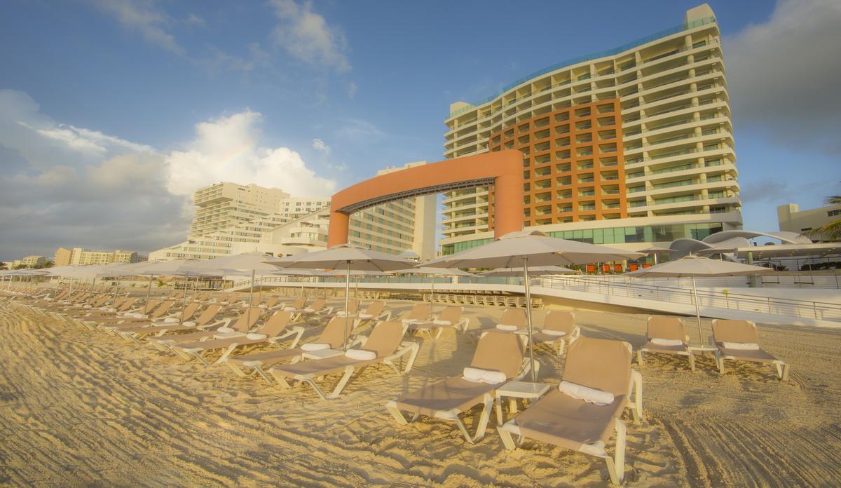 beach-palace-beach-view-2