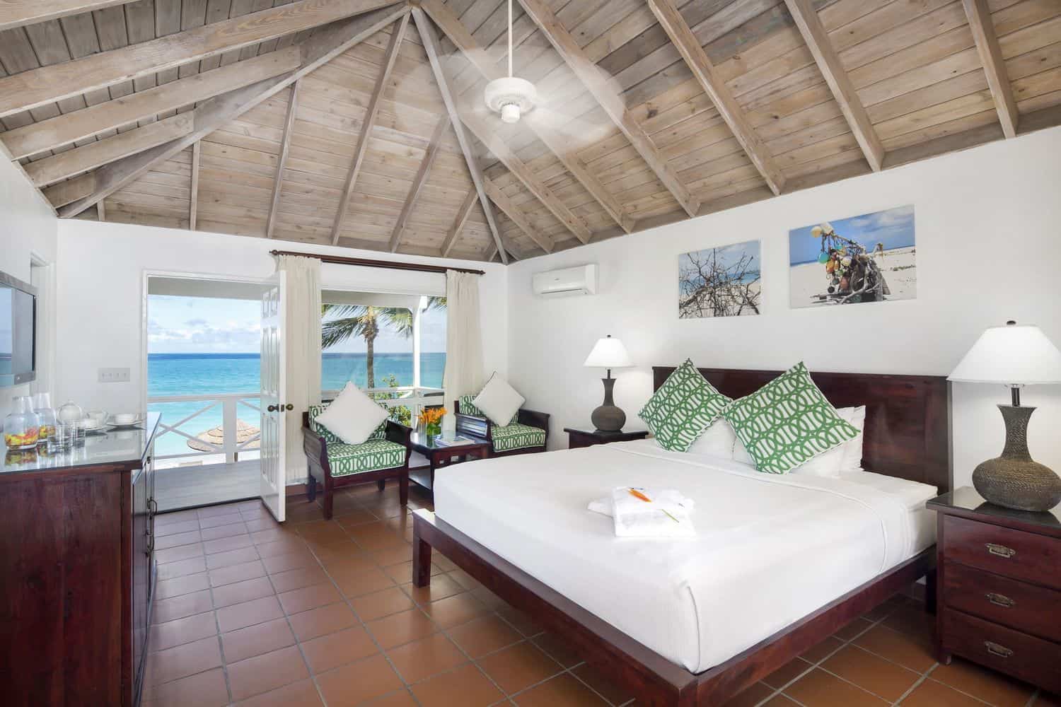 04_galley-bay-antigua-deluxe_room_top_floor_inside-2