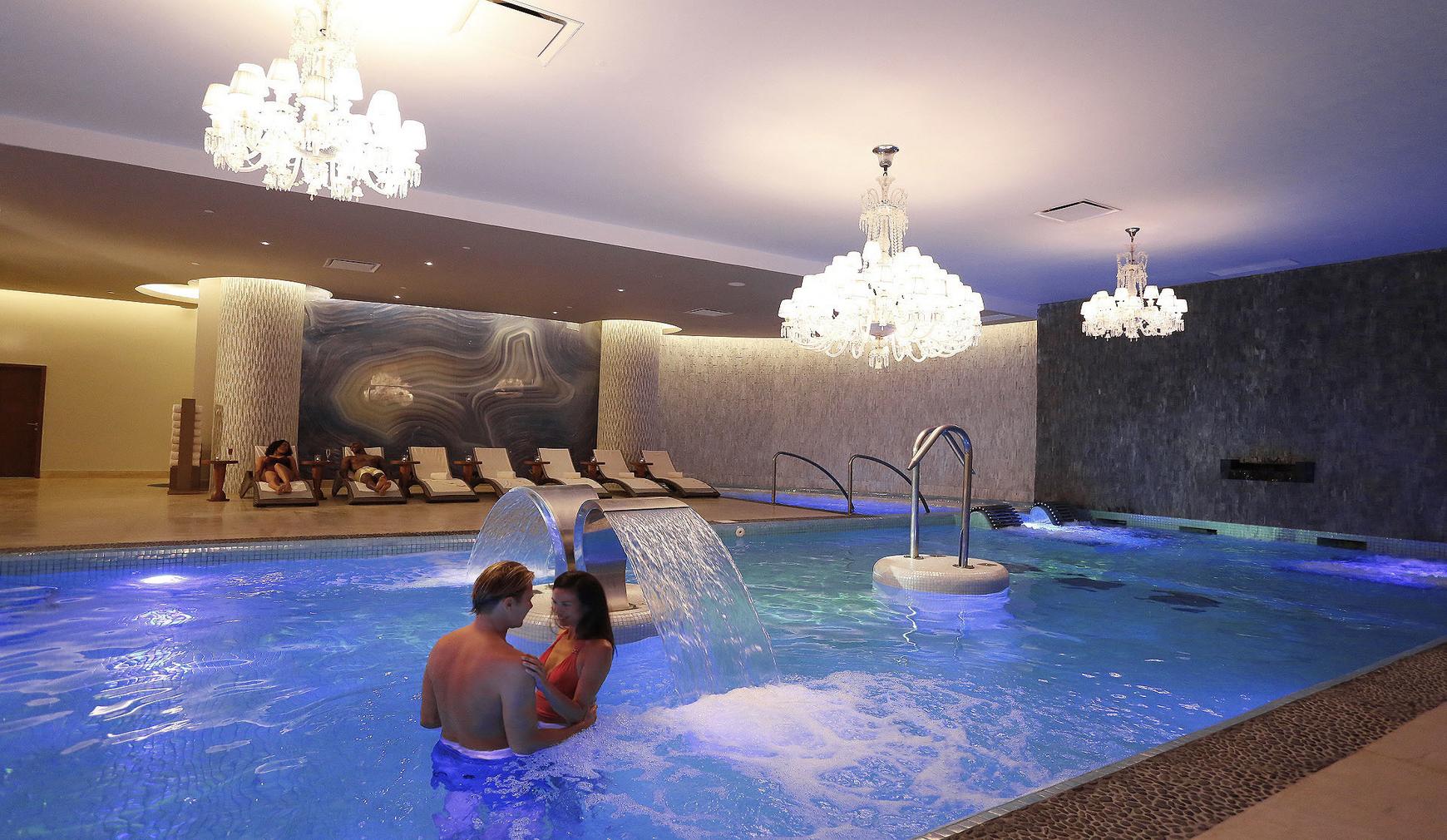 moon-palace-jamaica-couples-at-spa