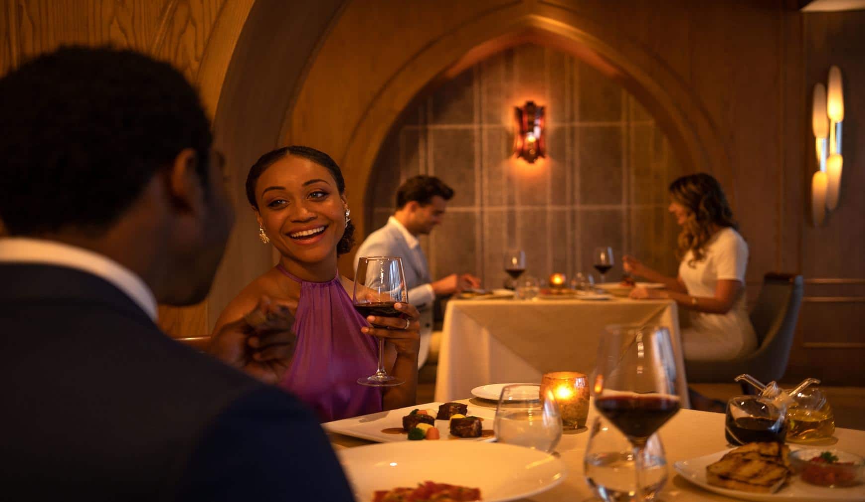 moon-palace-jamaica-dining_couple_gondola
