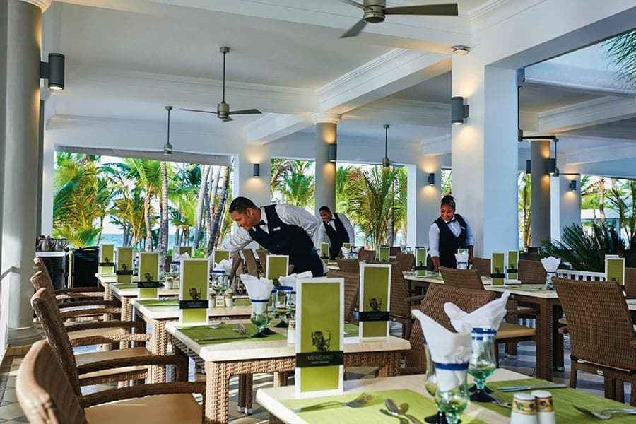 riu-bambu-beachside-dining
