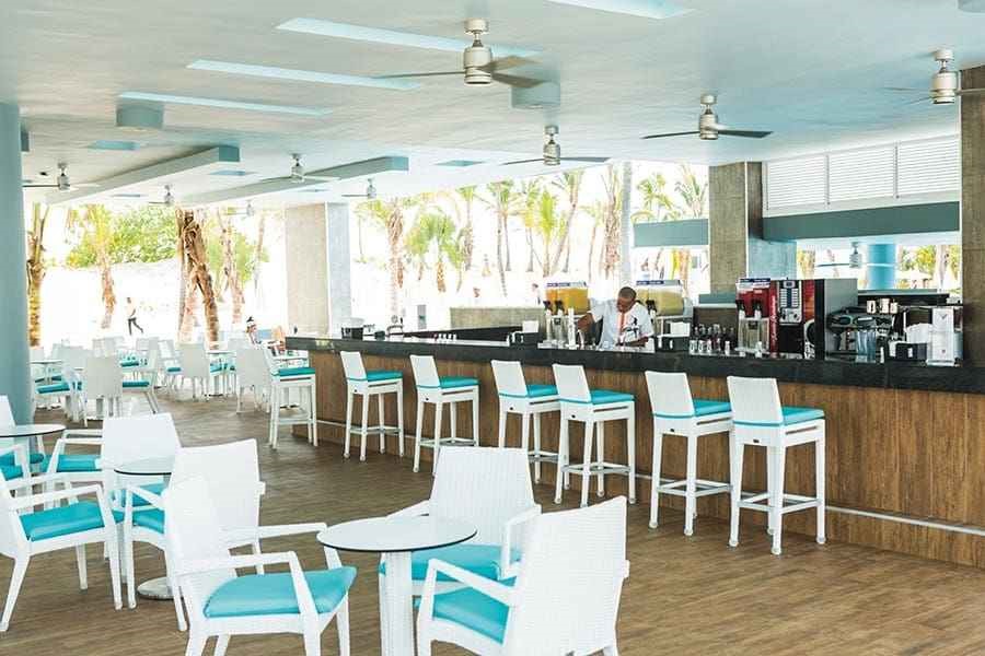 bar-poolside-riu-republica_