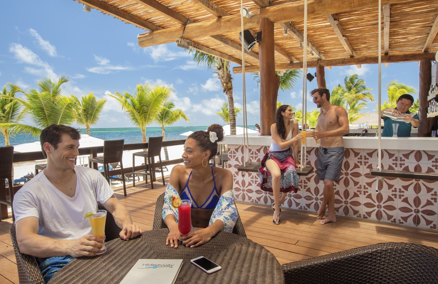 hideaway-royalton-riviera-cancun-beachfront-bar
