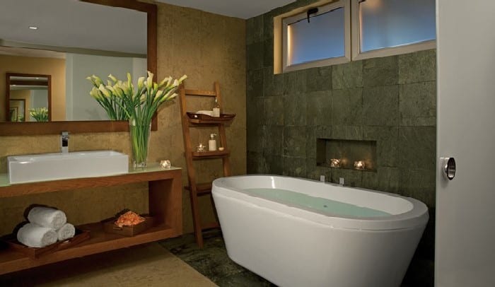 secrets-aura-cozumel-bathroom