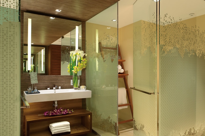 secrets-the-vine-bathroom