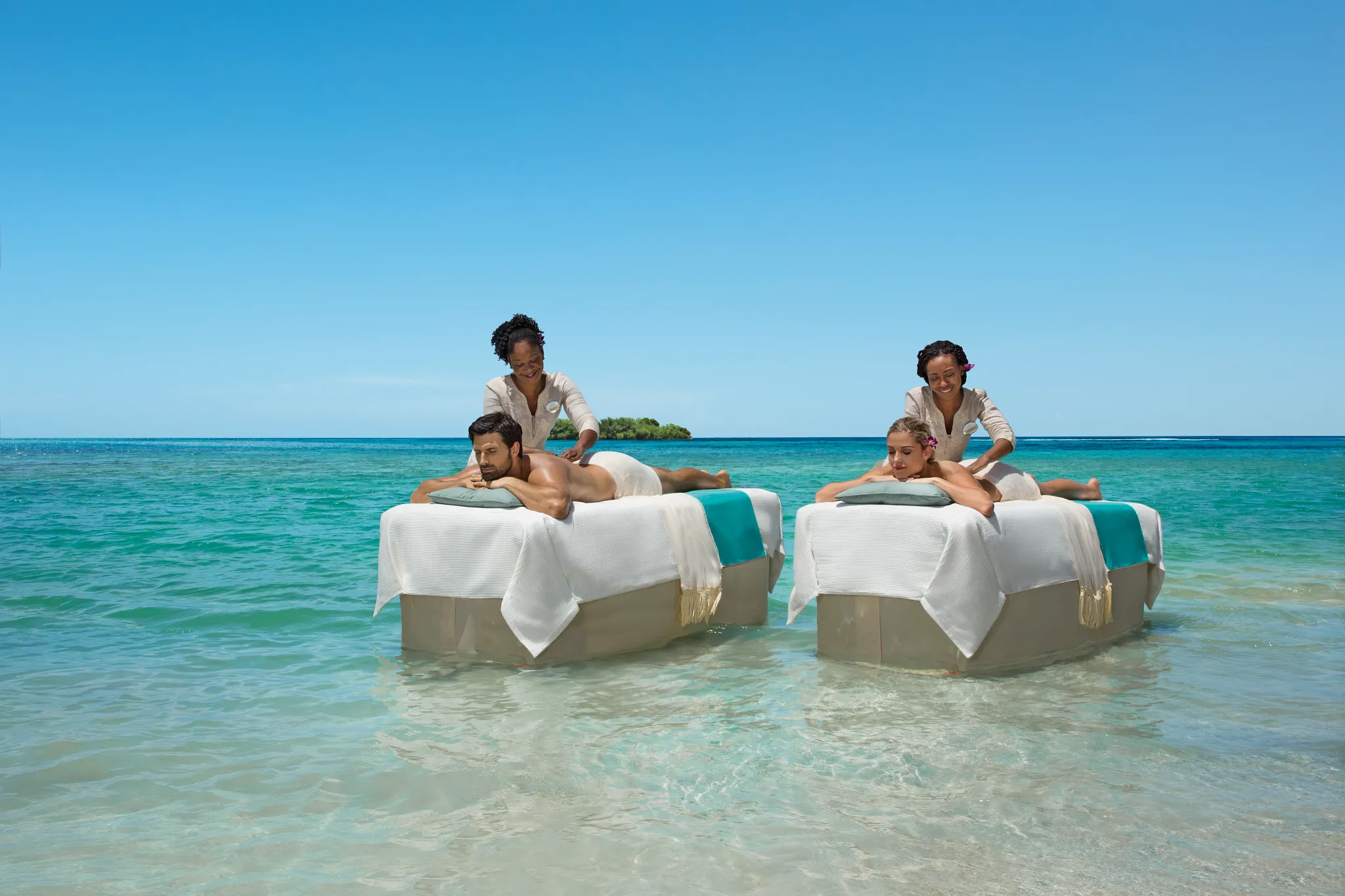 zombj-couples-massage-sea