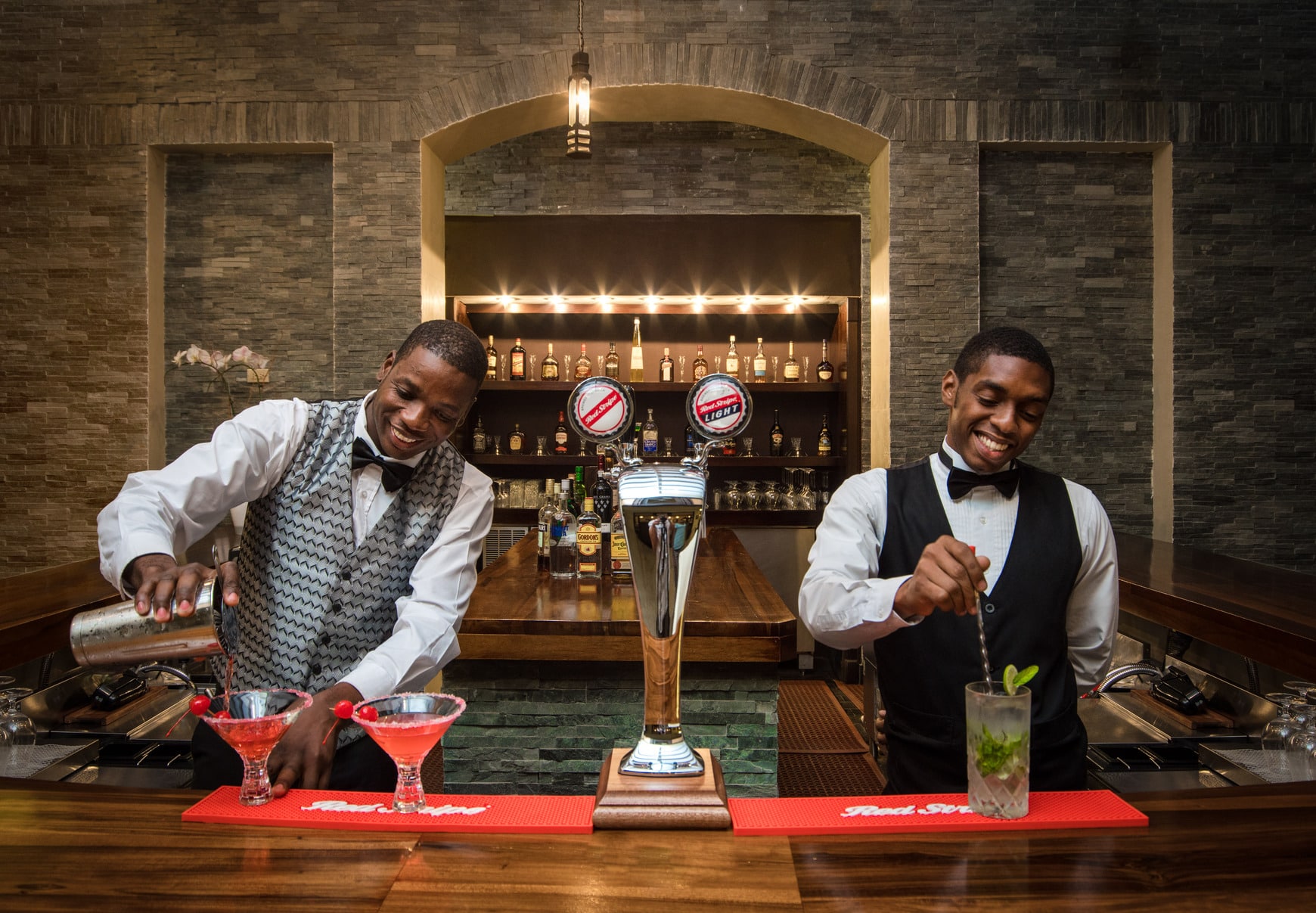 jewel-grande-jamaica-montego-bay-the-lobby-bar-service