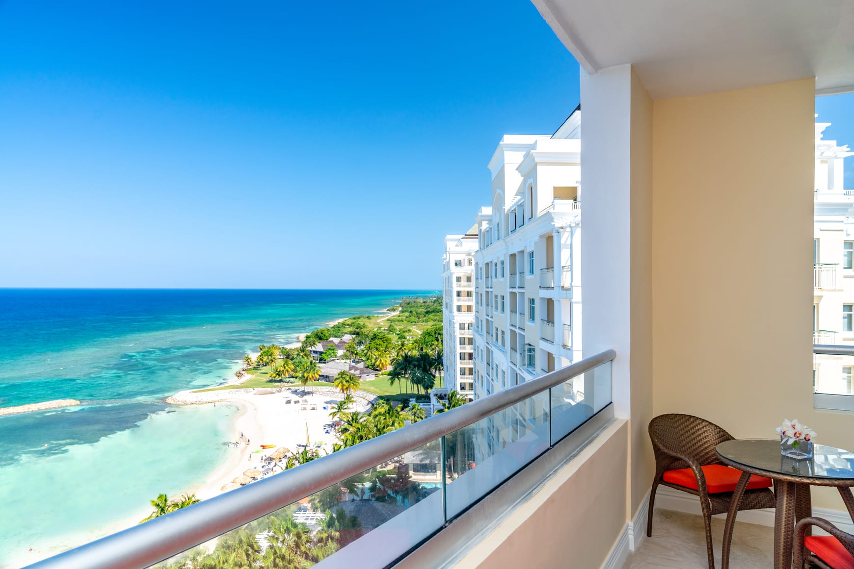 jewel-grande-montego-bay-1-bedroom-grande-luxe-oceanfront-suite-balcony