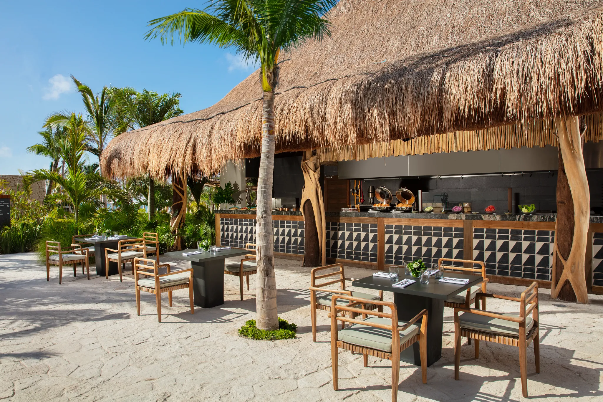 secrets-moxche-barefoot-grill-honeymoonsinc