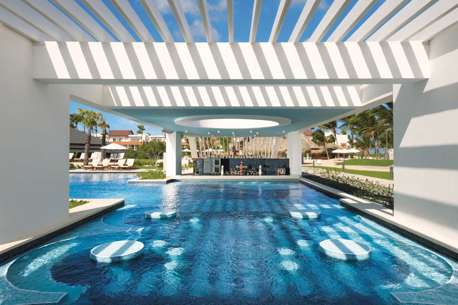 dreams-onyx-bar-pc-adultsonlypool-swimupbar-1a-cb