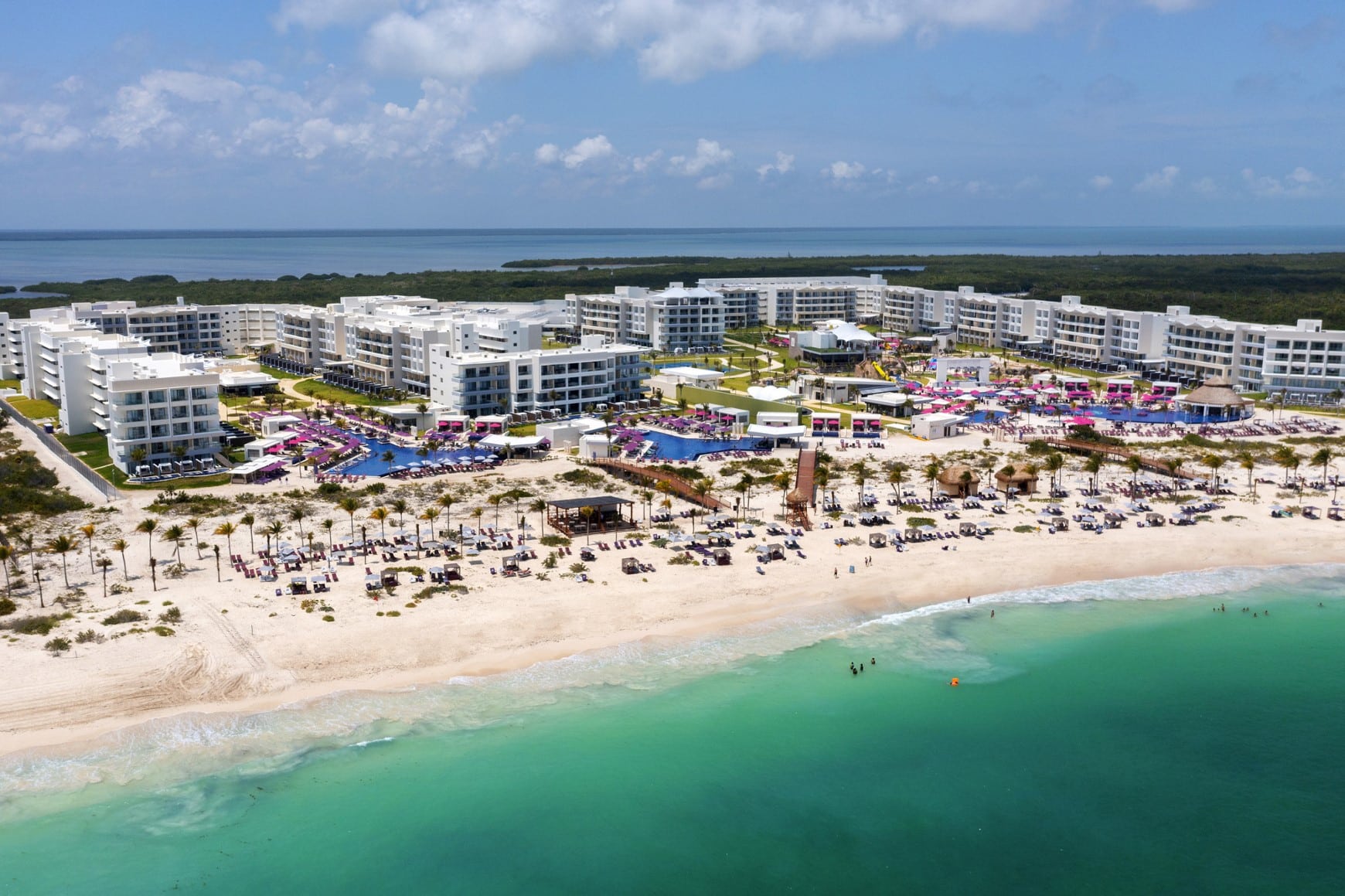 planet-hollywood-cancun-adult-scene