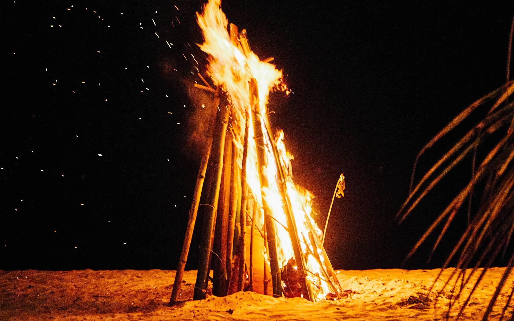 legendsonthebeach-bonfire