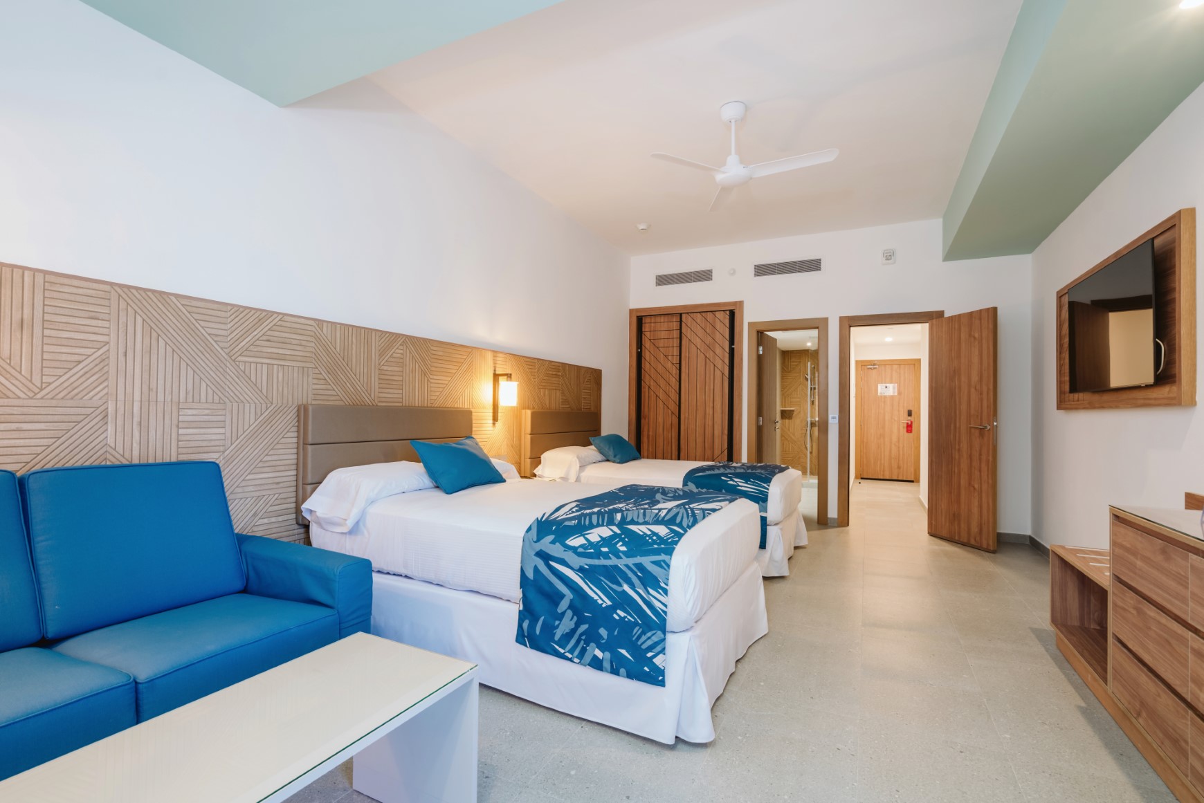 riu-latino-2-bedroom-family-room