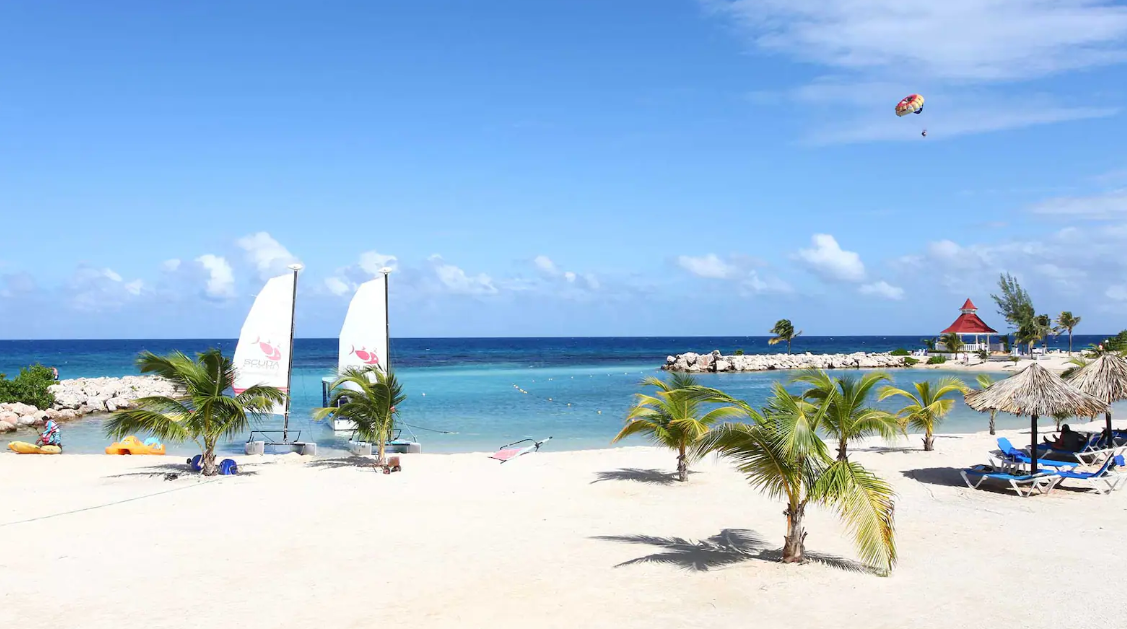 luxury-bahiaprincipe-runaway-bay-beach1
